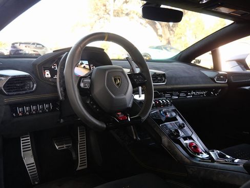 Used 2018 Lamborghini Huracan Performante image 7
