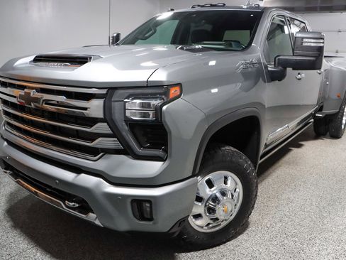 Used 2024 Chevrolet Silverado 3500 High Country w/ High Country Premium Package AWD/4WD image 35