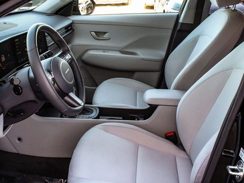 Used 2025 Hyundai Kona SEL image 30
