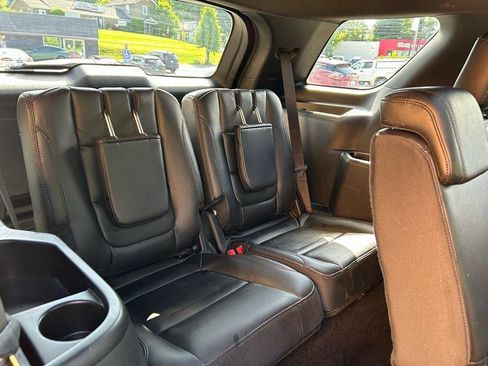 Used 2018 Ford Explorer XLT w/ Equipment Group 202A AWD/4WD image 14