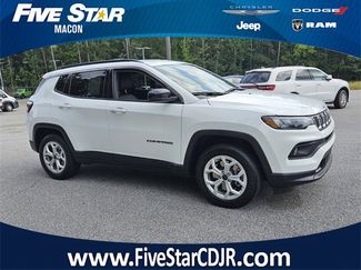 Used 2025 Jeep Compass Latitude image 1