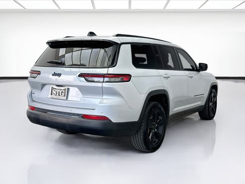 Used 2022 Jeep Grand Cherokee L Laredo RWD image 4
