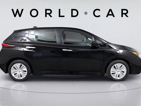 Used 2025 Nissan Leaf S image 11