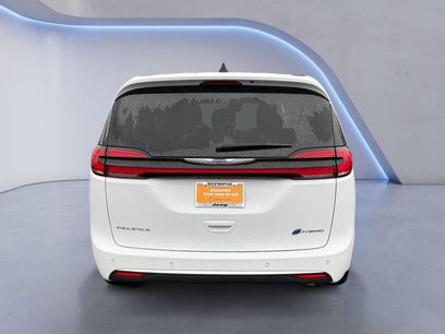 Certified 2024 Chrysler Pacifica Select