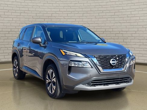 Used 2023 Nissan Rogue SV image 3