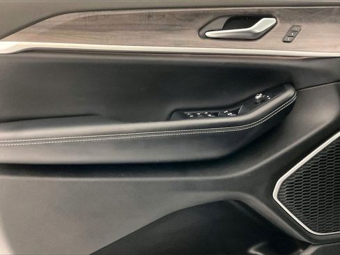 Used 2022 Jeep Grand Cherokee Limited 4xe w/ Luxury Tech Group II image 18