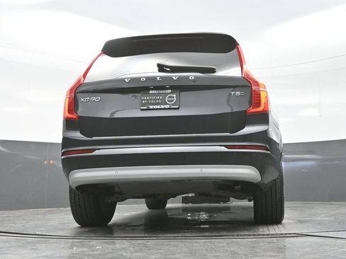 Used 2022 Volvo XC90 T5 Momentum w/ Protection Package Premier image 19
