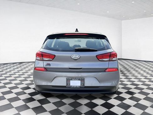 Used 2020 Hyundai Elantra GT w/ Style Package 02 FWD image 9