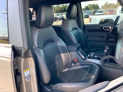 Certified 2025 Ford Bronco Outer Banks w/ Sasquatch Package image 9