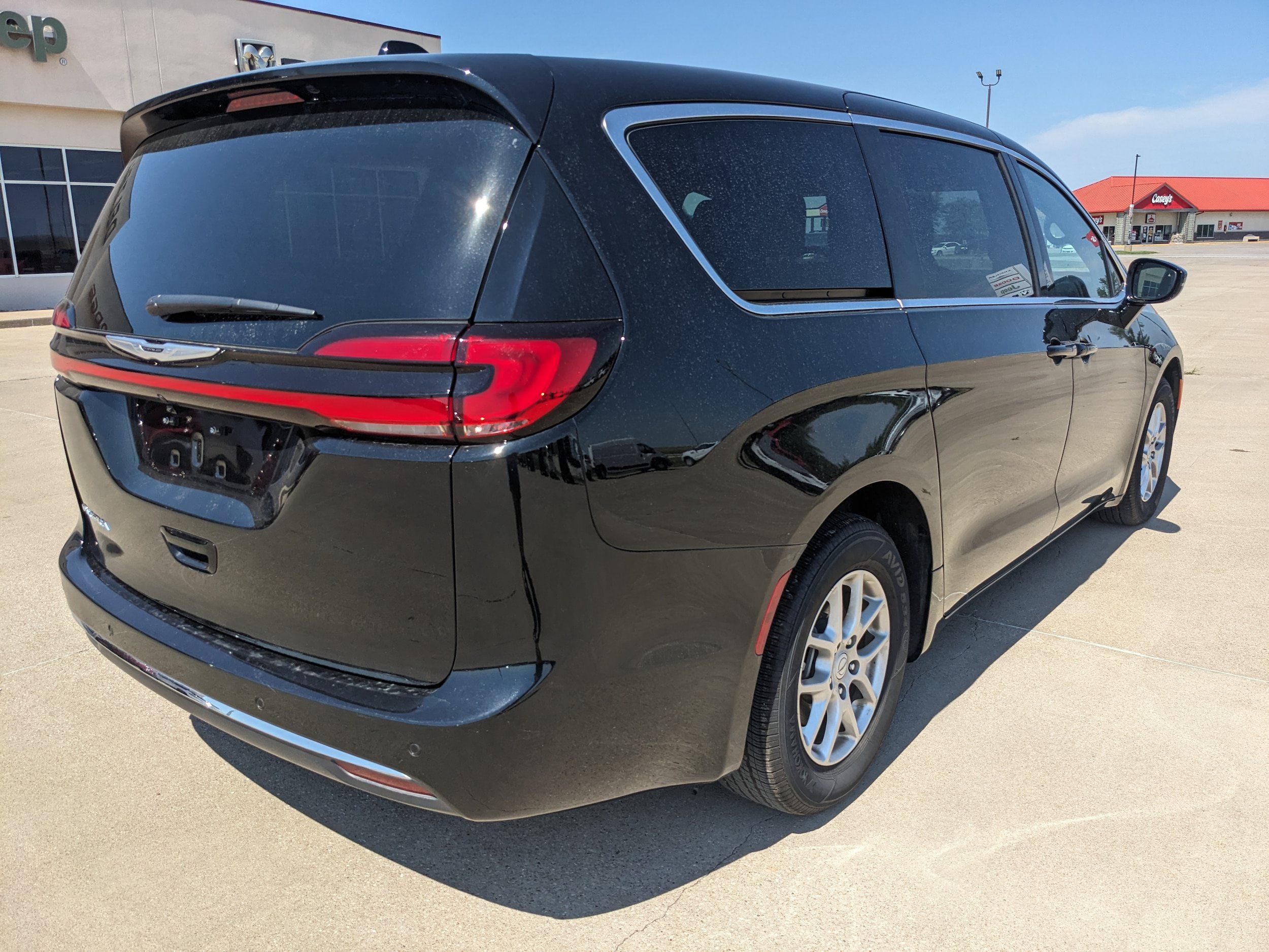 Used 2026 Chrysler Pacifica Select FWD image 8