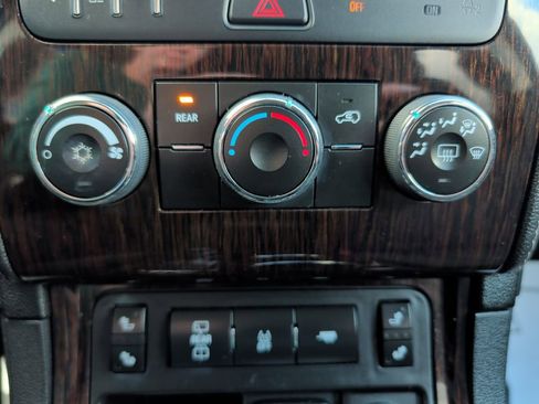 Used 2017 Chevrolet Traverse LT w/ Style and Technology Package image 15