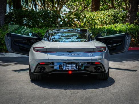 Used 2022 Aston Martin DB11 Coupe RWD image 7
