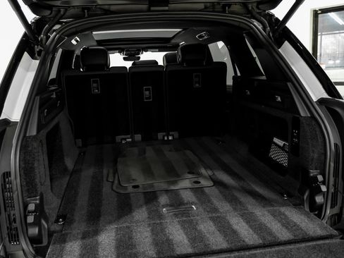 Used 2024 Land Rover Range Rover SE image 47