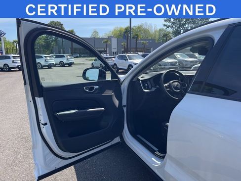 Certified 2025 Volvo XC60 B5 Plus AWD/4WD image 10