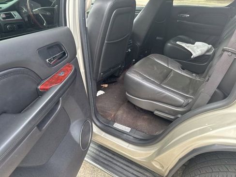 Used 2014 Cadillac Escalade Luxury image 7