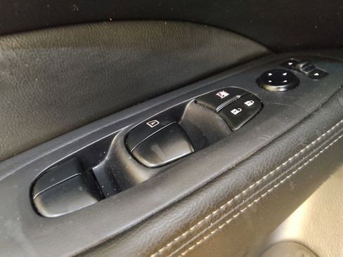 Used 2020 Nissan Pathfinder S FWD image 27