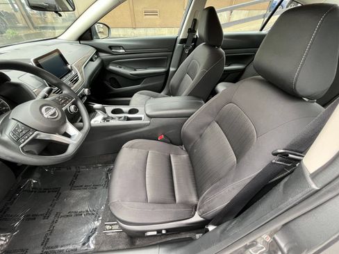 Used 2025 Nissan Altima 2.5 SV FWD image 27
