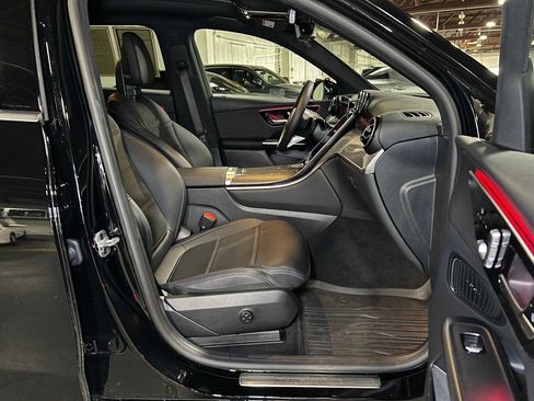 Used 2025 Mercedes-Benz GLC 300 4MATIC image 13
