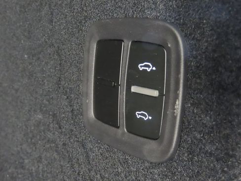 Certified 2025 Porsche Macan Electric RWD image 48