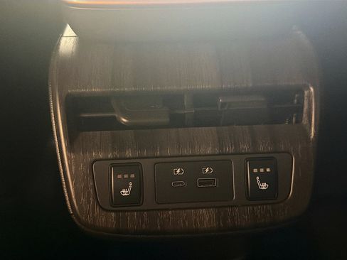 Used 2024 Nissan Ariya AWD image 28