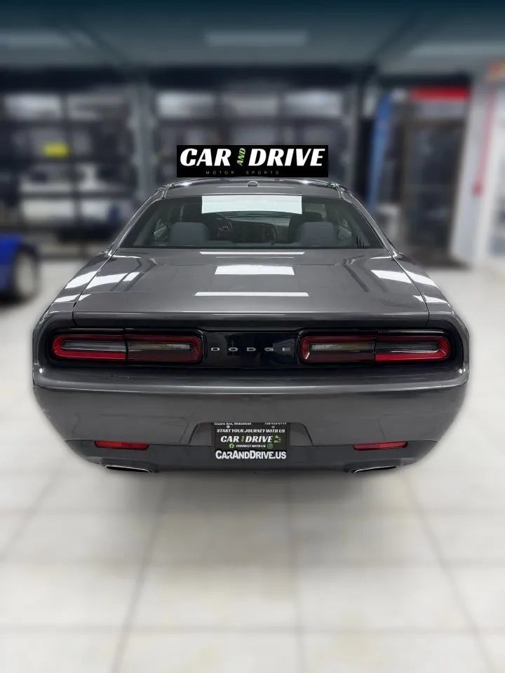 Used 2016 Dodge Challenger SXT RWD image 5