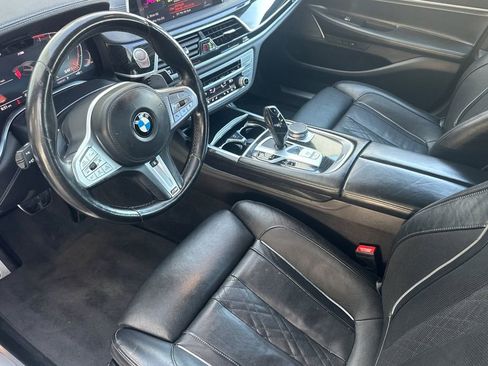 Used 2021 BMW 740i w/ M Sport Package image 9