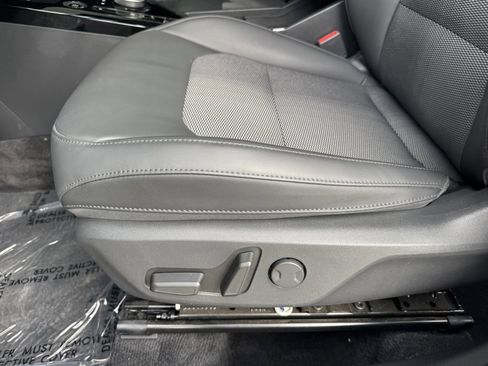 Used 2024 Kia Niro EX image 30