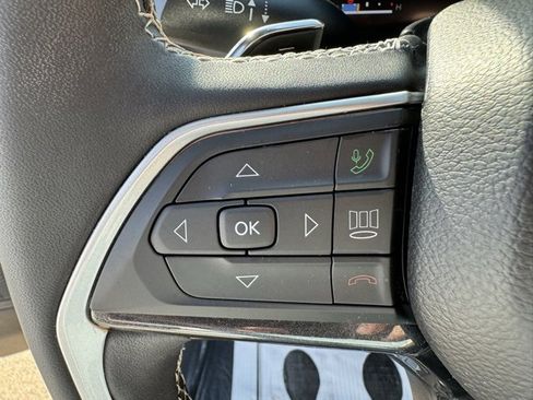 Used 2023 Jeep Grand Cherokee L Laredo image 20