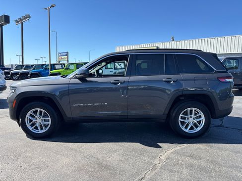 Used 2024 Jeep Grand Cherokee Laredo X AWD/4WD image 3