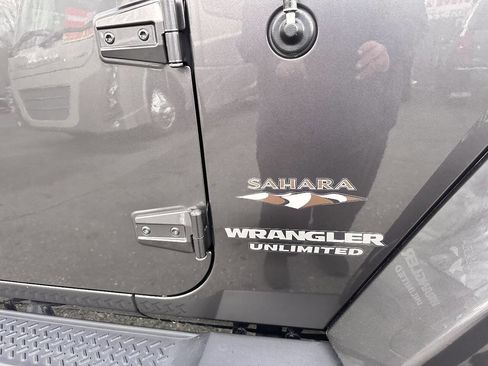 Used 2016 Jeep Wrangler Unlimited Sahara w/ Connectivity Group image 27