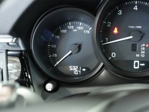 Used 2025 Porsche Macan image 15