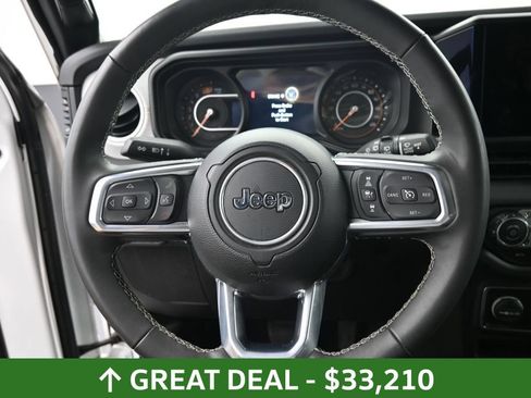 Used 2025 Jeep Wrangler Unlimited Sahara AWD/4WD image 20