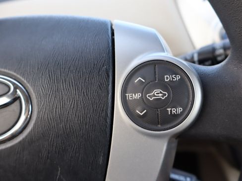 Used 2014 Toyota Prius V Three FWD image 20