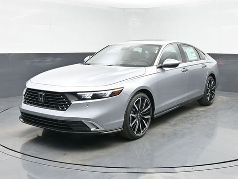 Used 2025 Honda Accord Touring image 5