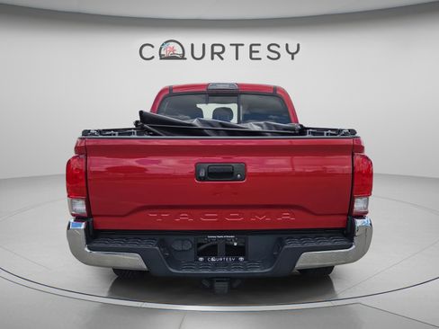 Used 2016 Toyota Tacoma TRD Off-Road w/ Towing Package AWD/4WD image 4