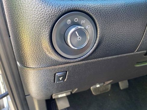 Used 2016 Lincoln Navigator Select RWD image 15