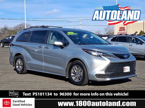 Certified 2023 Toyota Sienna LE image 1