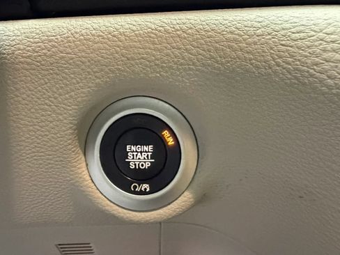 Used 2020 Chrysler Pacifica Limited FWD image 17