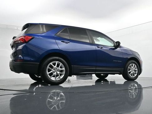 Used 2022 Chevrolet Equinox LS w/ LS Convenience Package AWD/4WD image 38