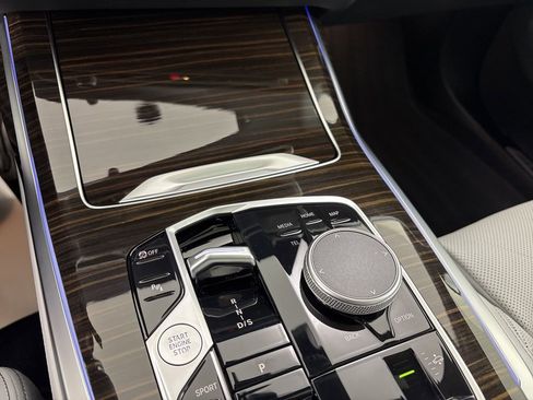 Certified 2025 BMW X7 xDrive40i w/ M Sport Package image 17