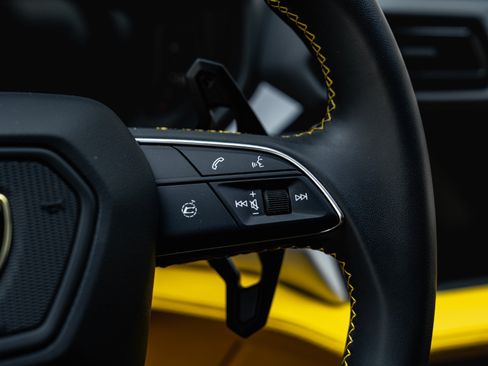 Used 2025 Lamborghini Urus SE AWD/4WD image 50