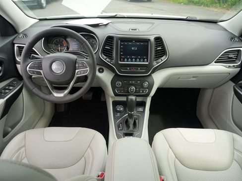 Used 2021 Jeep Cherokee Latitude Lux w/ Comfort/Convenience Group AWD/4WD image 26