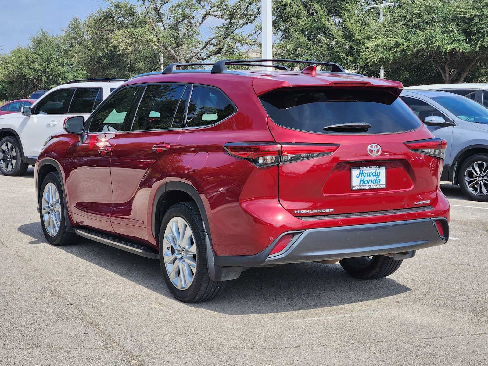 Used 2021 Toyota Highlander Limited FWD image 5