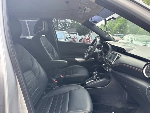 Used 2019 Nissan Kicks SR w/ SR Premium Package FWD image 7