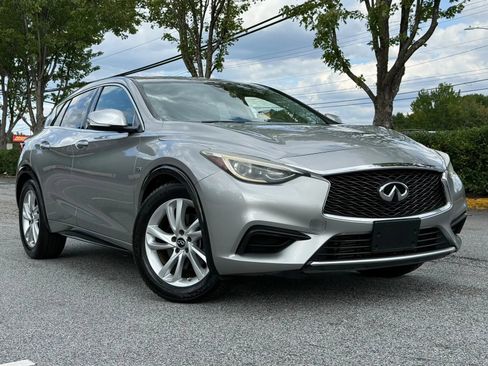 Used 2018 INFINITI QX30 FWD image 1