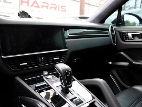 Used 2020 Porsche Cayenne Turbo S image 22