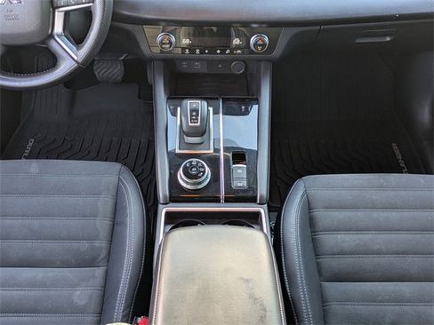 Used 2022 Mitsubishi Outlander SE image 20