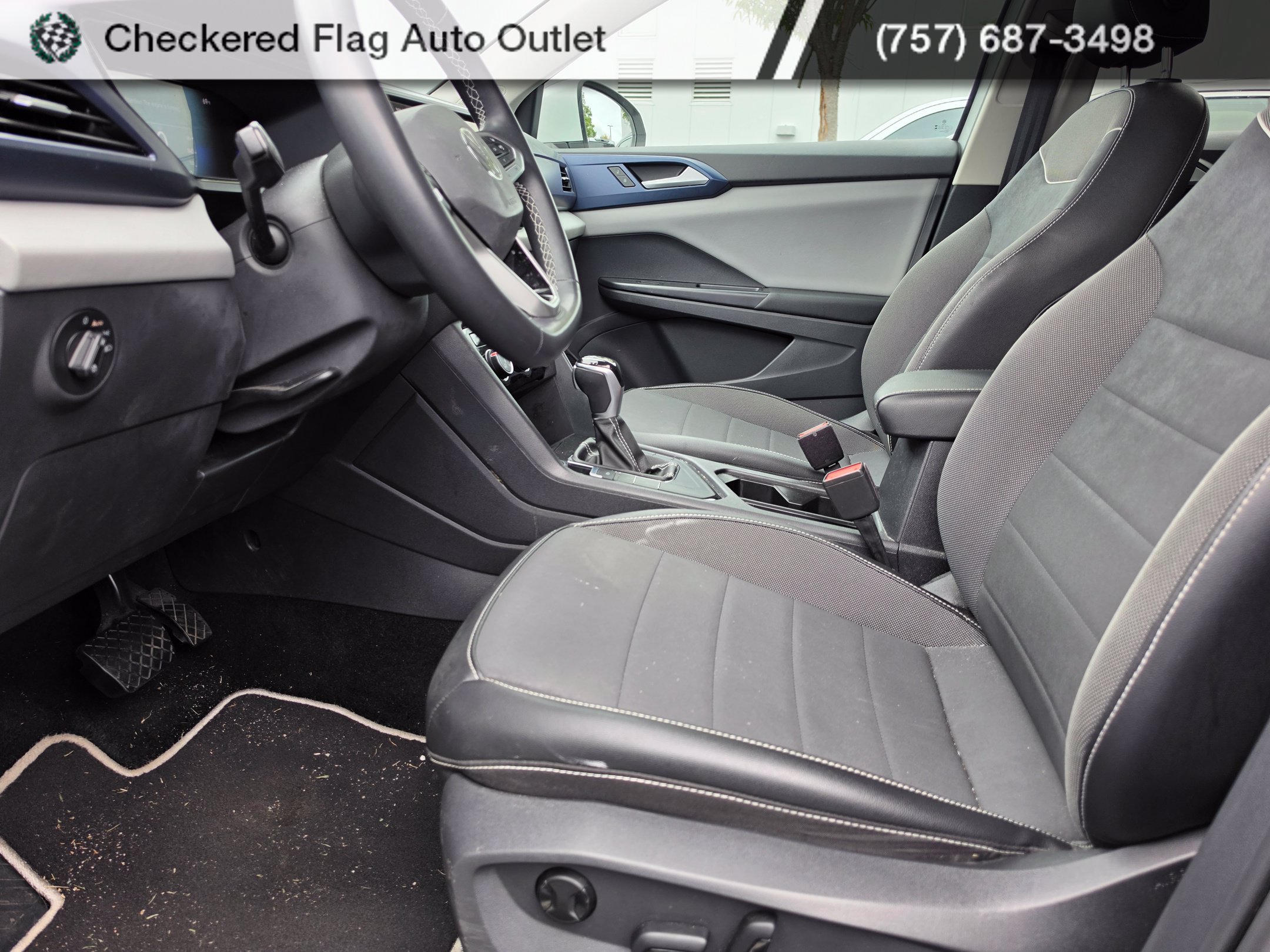 Used 2023 Volkswagen Taos SE w/ Panoramic Sunroof Package FWD image 8