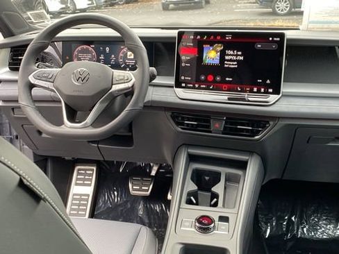 New 2026 Volkswagen Tiguan SE R-Line AWD/4WD image 9