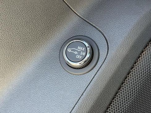 Used 2023 GMC Acadia SLE w/ Driver Convenience Package image 18